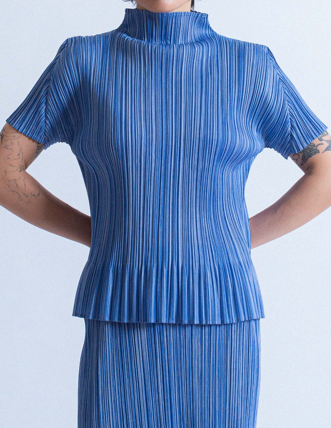 Issey Miyake vintage blue pleated skirt set top detail