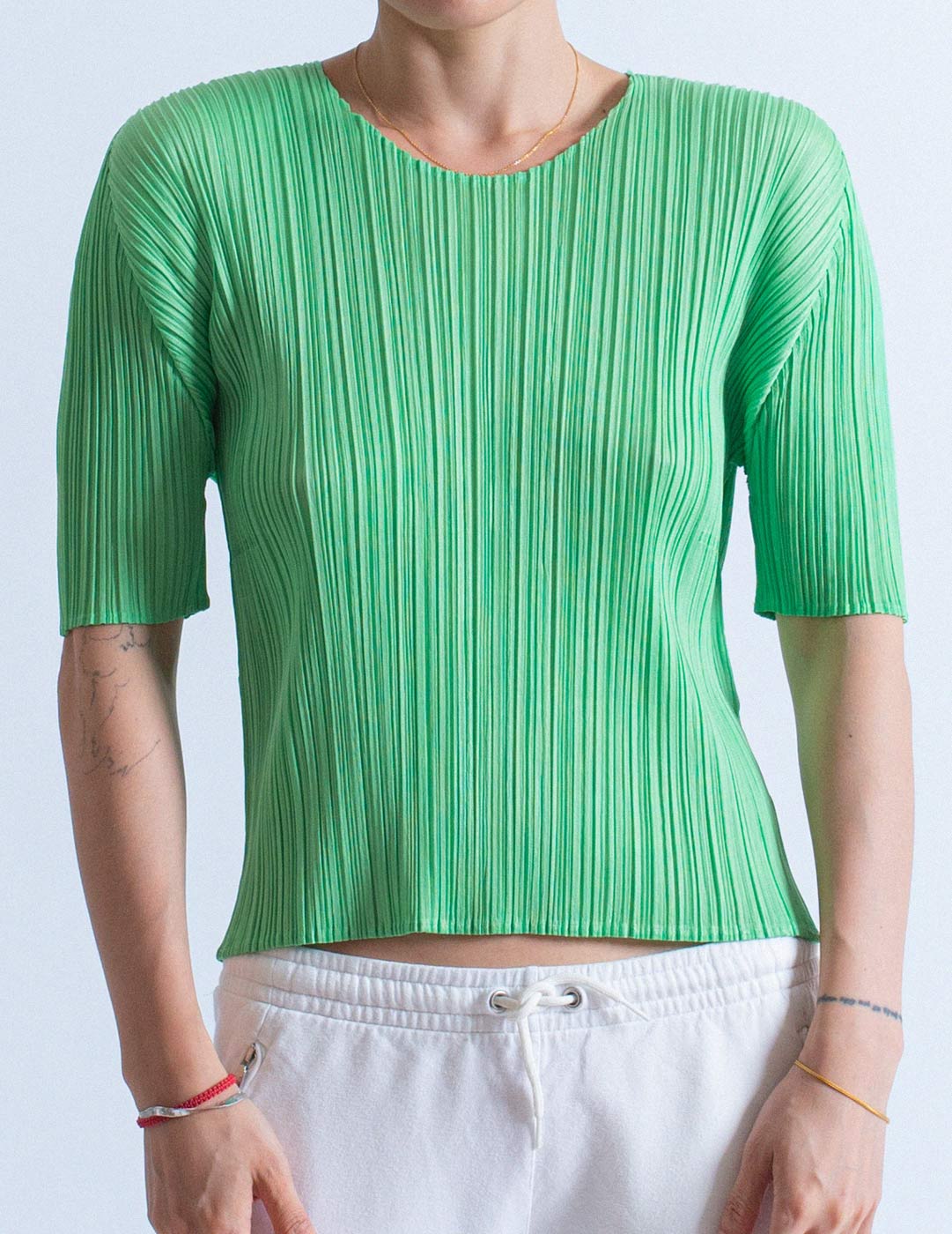 Issey Miyake green pleated short sleeves front detail