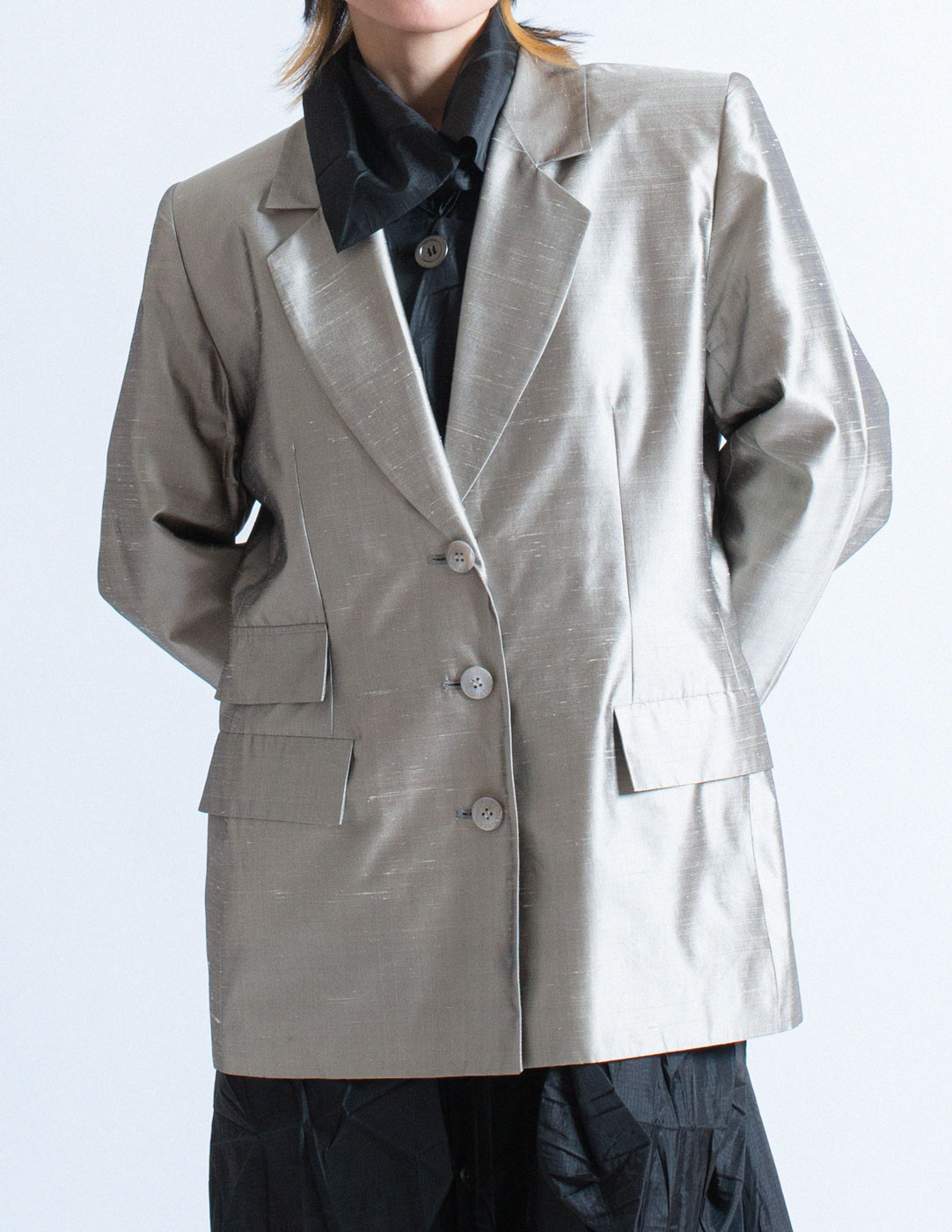 Yves Saint Laurent vintage sliver slik blazer front detail