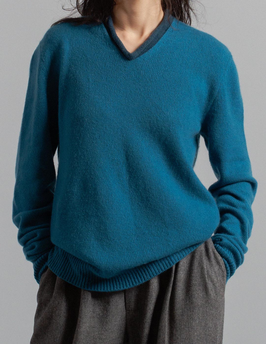 Hermès teal v-neck cashmere sweater front detail