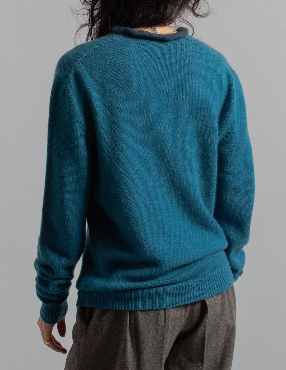 Hermès teal v-neck cashmere sweater back detail