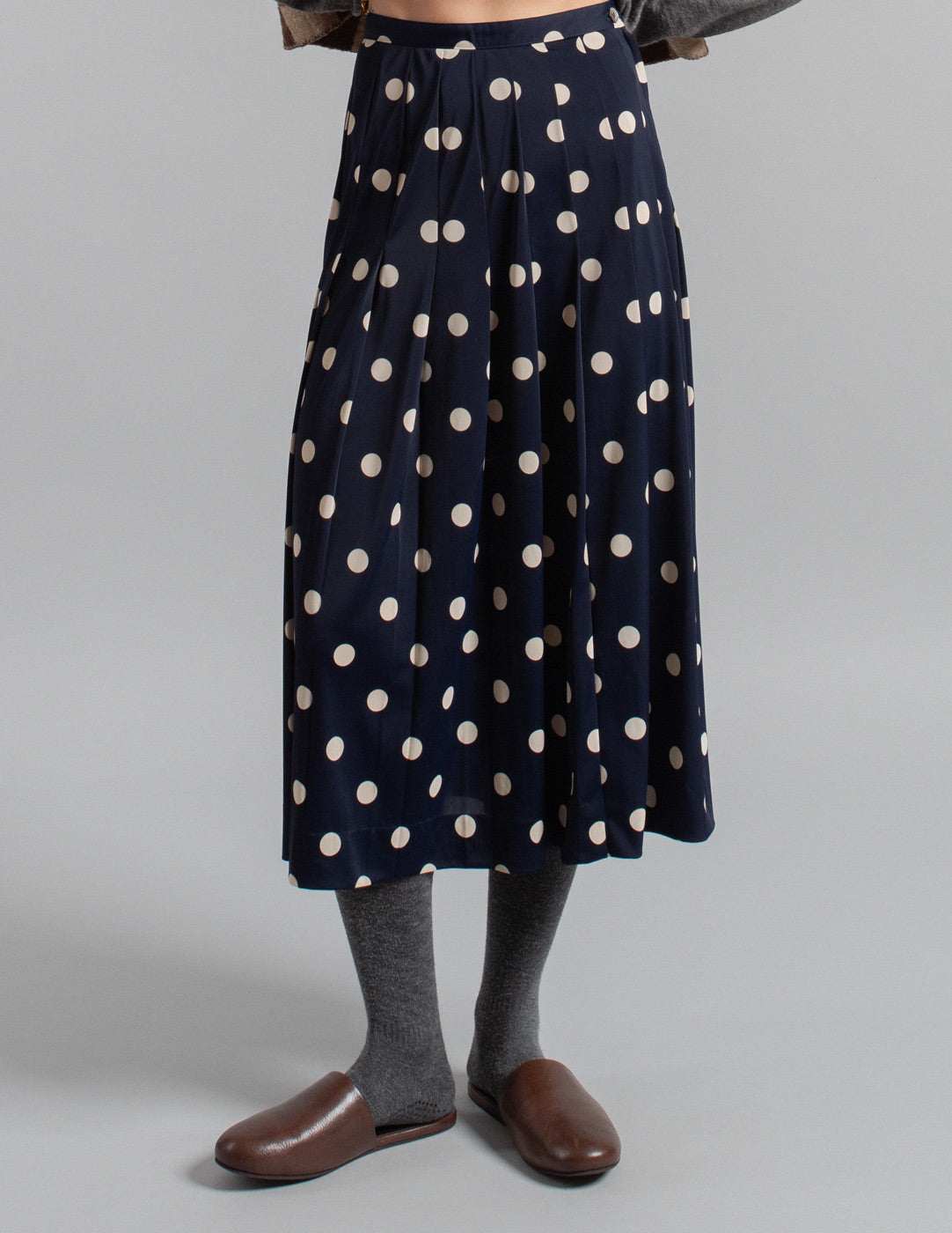 Comme des Garçons vintage navy polkadot pleated midi skirt front detail