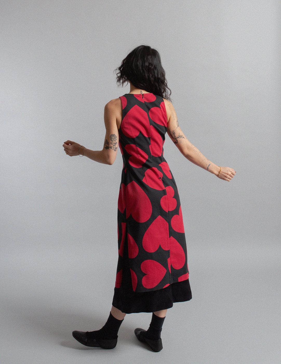 Moschino vintage red heart print sleeveless midi dress back view