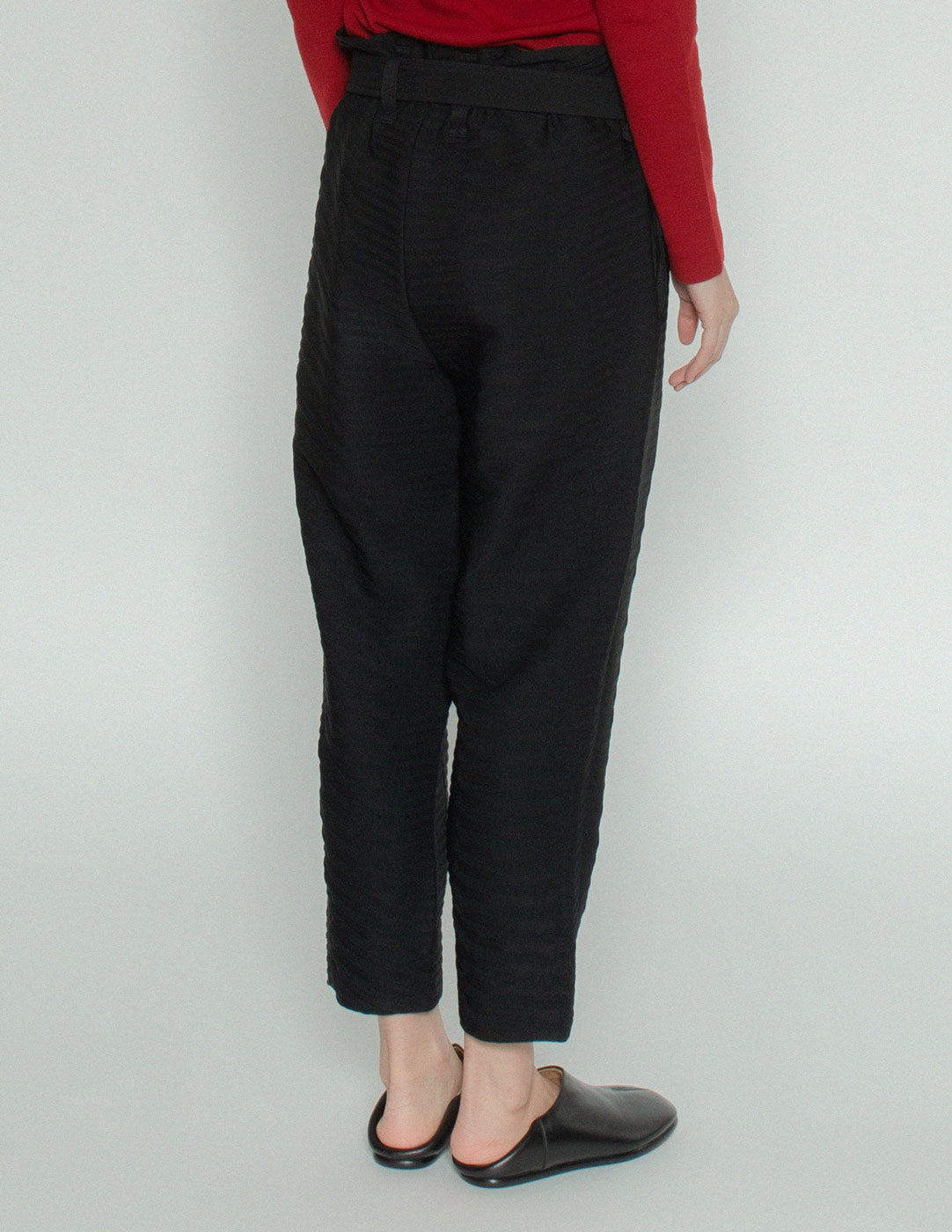 Issey Miyake pleated crop trousers back detail