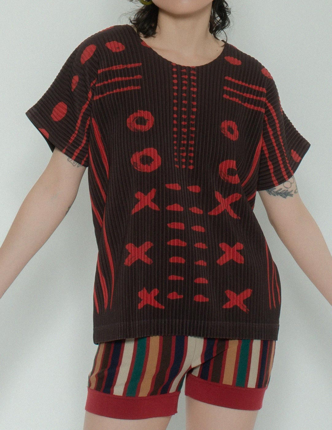 Issey Miyake pleated xoxo tee detail
