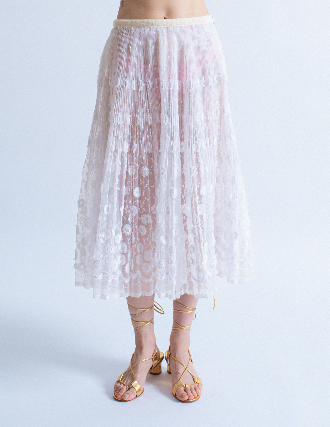 Comme des Garçons embroidered lace pleated skirt front detail
