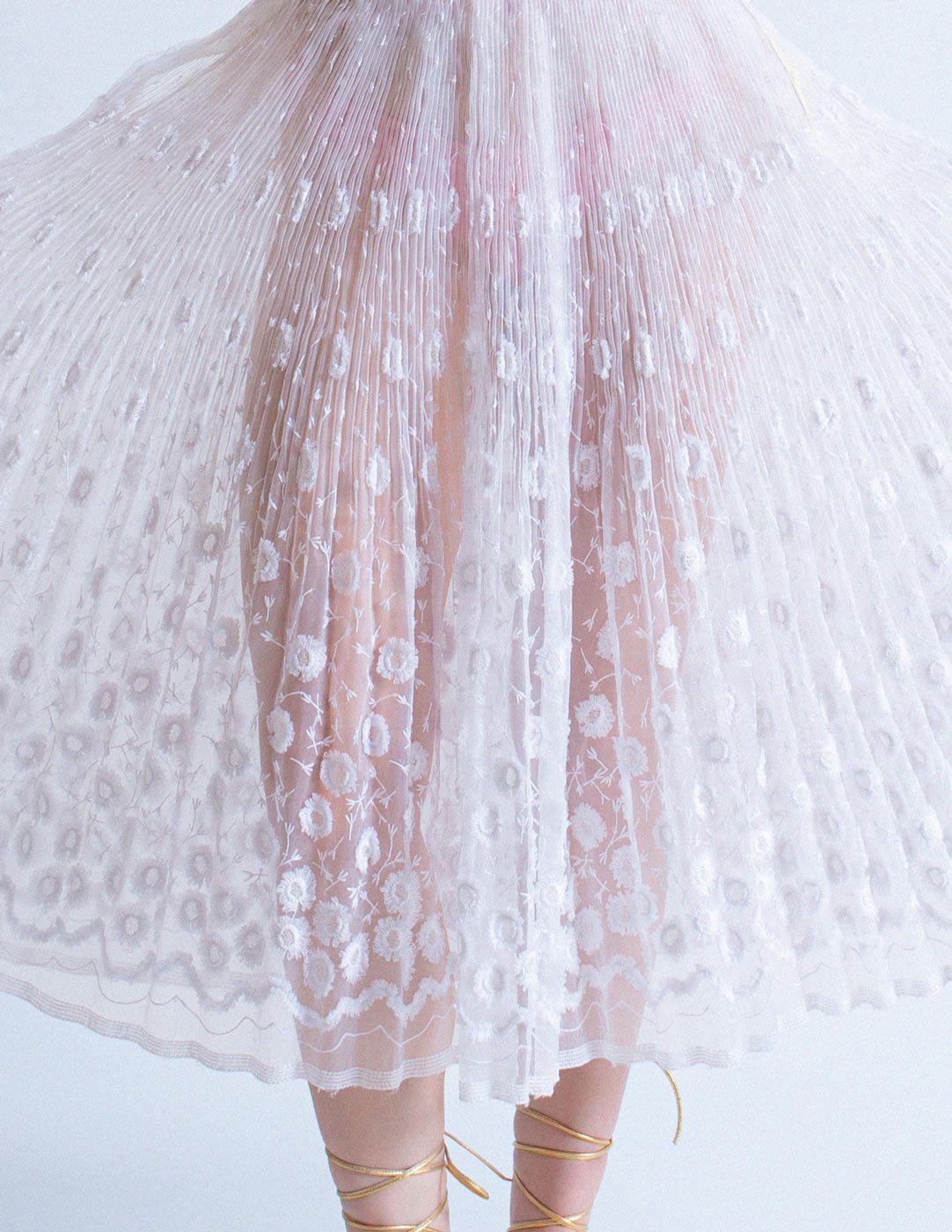 Comme des Garçons embroidered lace pleated skirt fabric detail