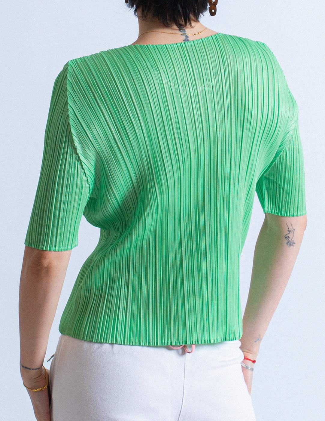 Issey Miyake green pleated short sleeves back detail