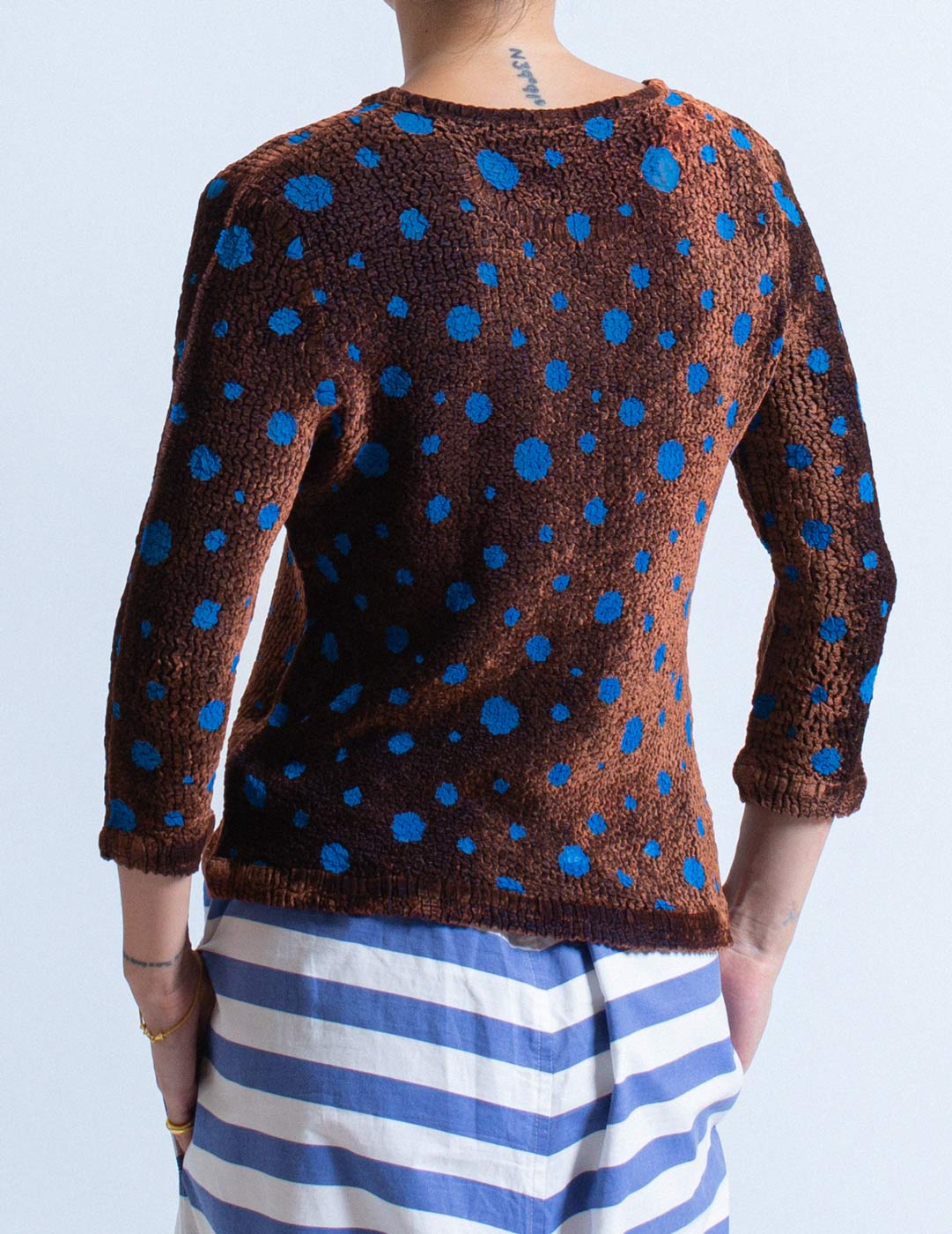 Yoshiki Hishinuma brown and blue polkadot top back detail