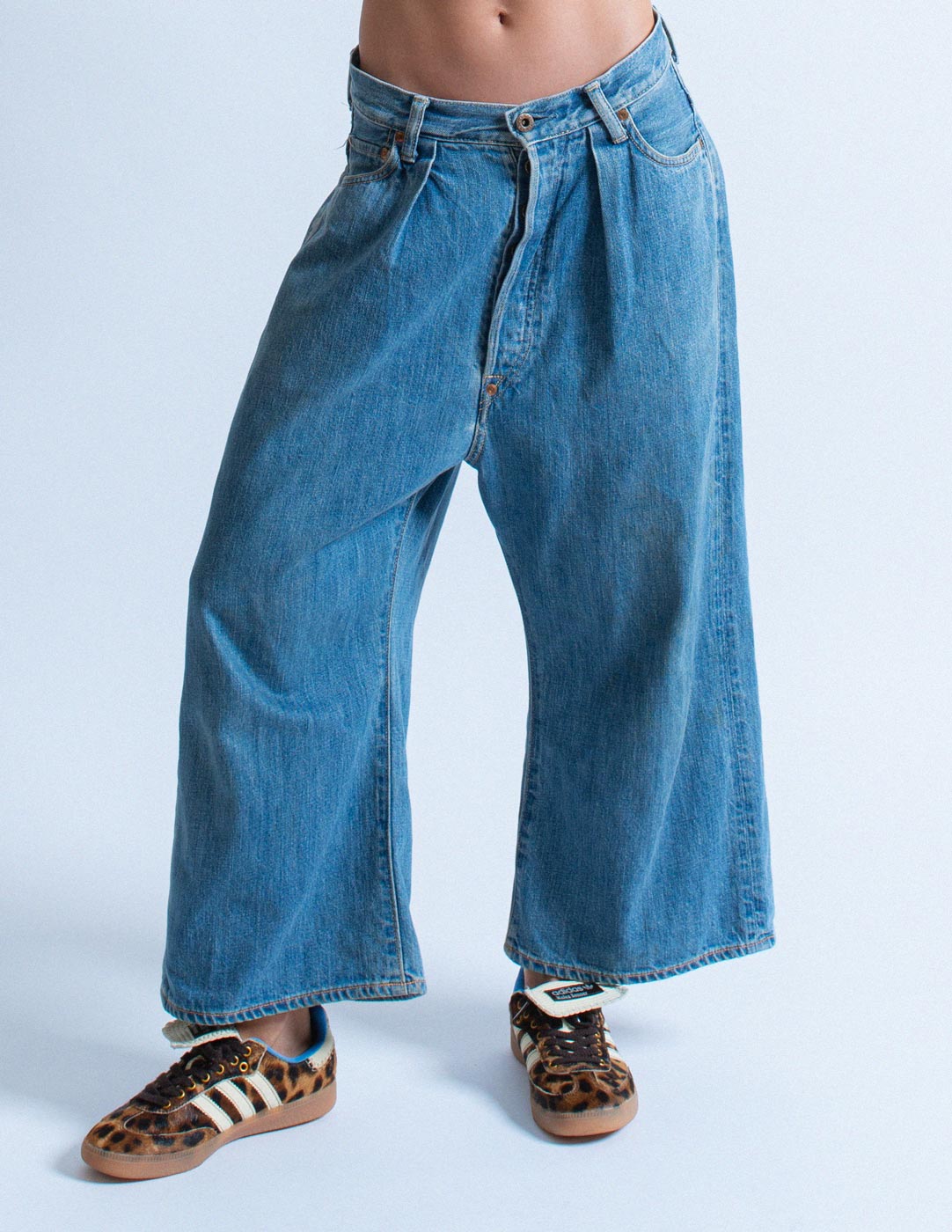 Kapital cropped casual jeans front detail