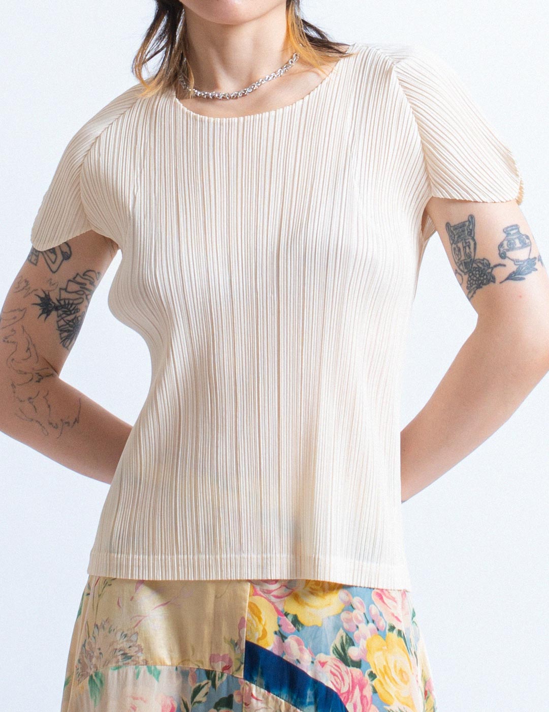 Pleats Please vintage cream pleated top with scalloped short sleeves front detail