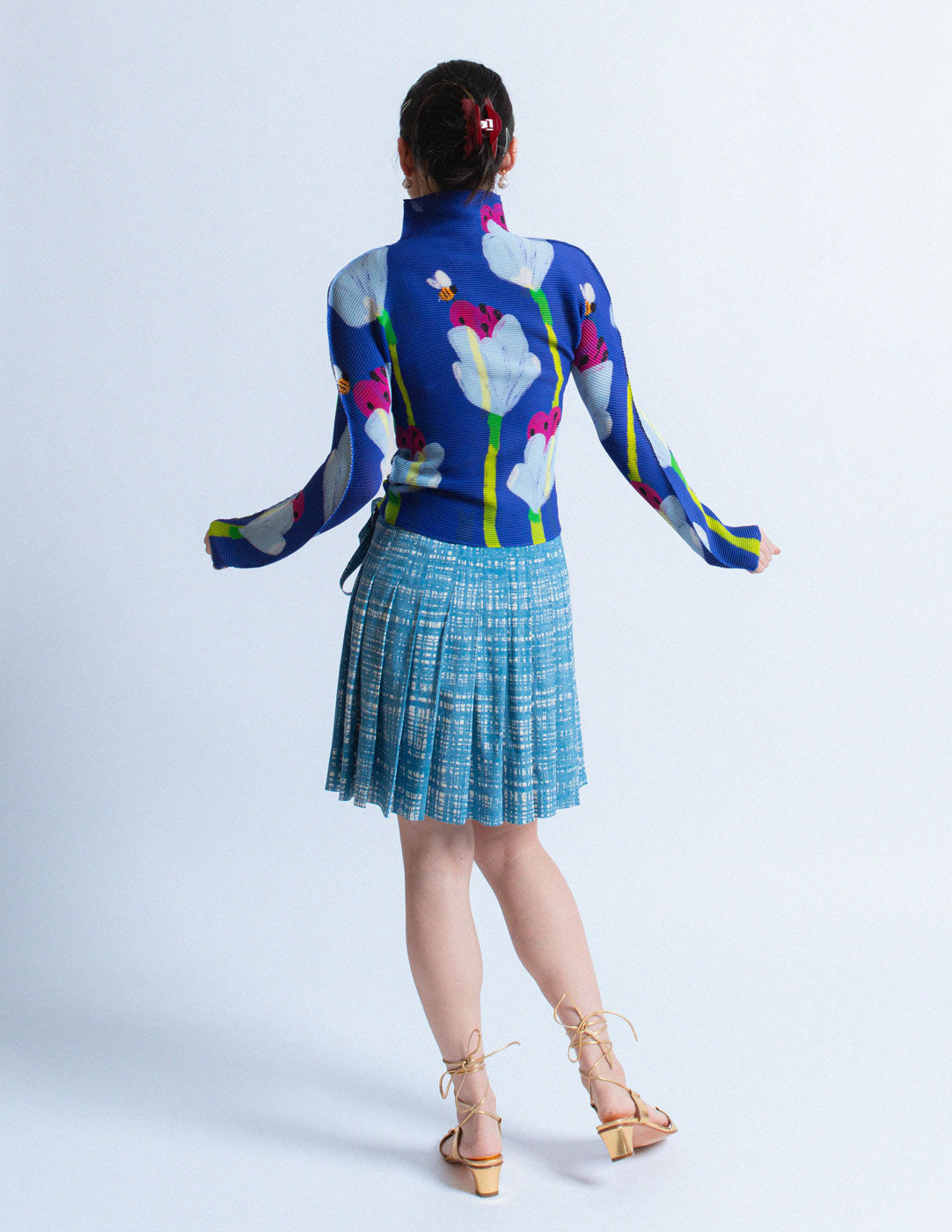 Issey Miyake tulips and bees pleated long sleeves back view