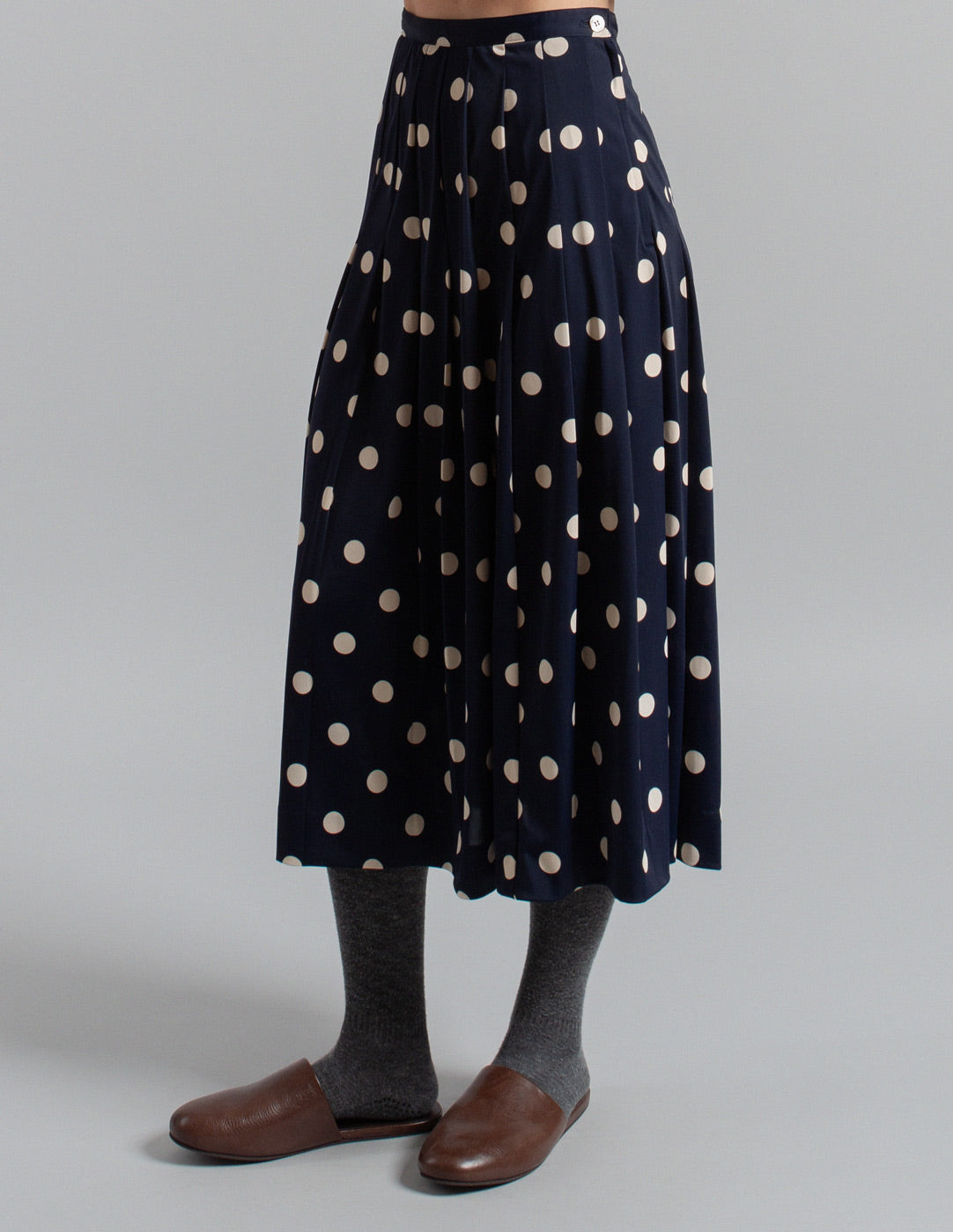 Comme des Garçons vintage navy polkadot pleated midi skirt side detail