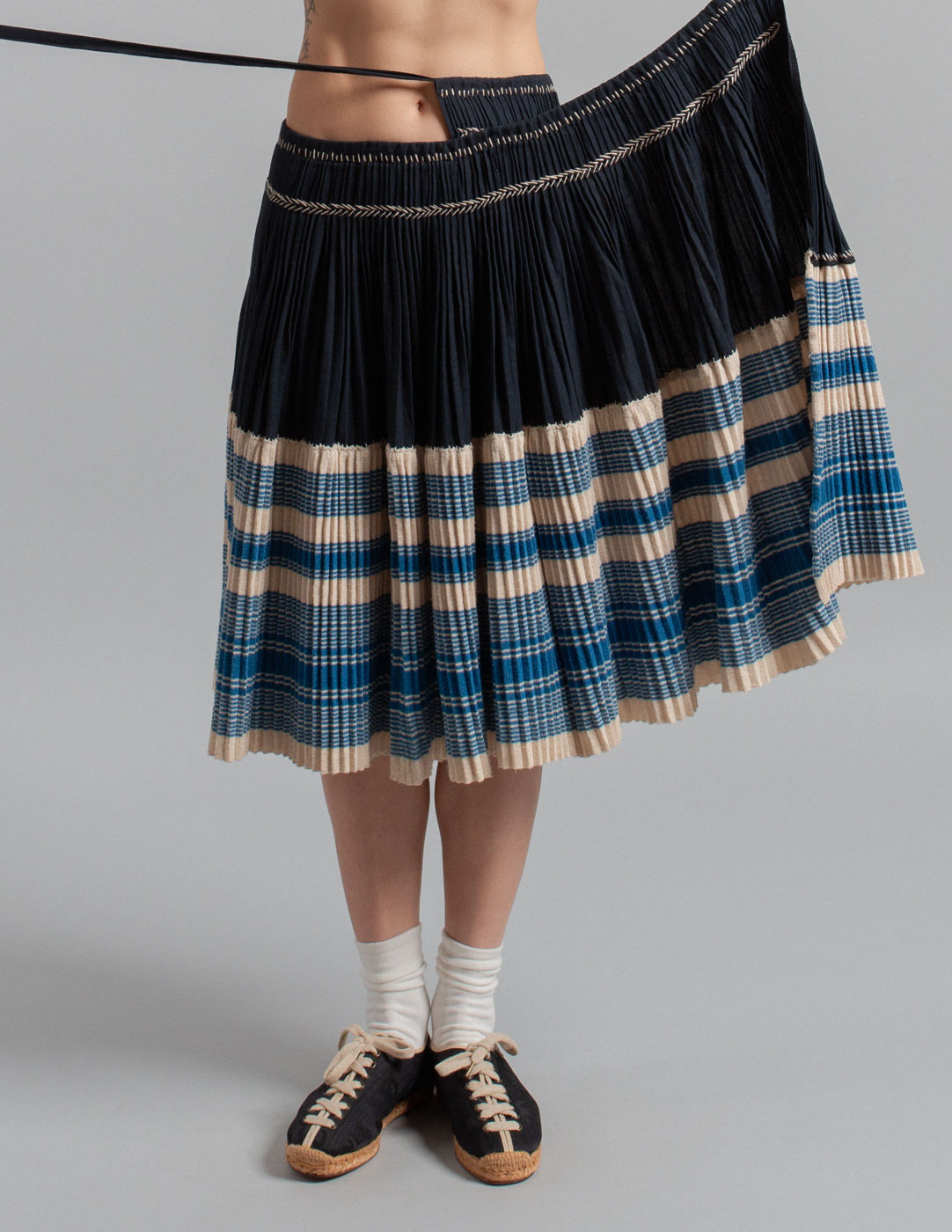 Kapital indigo pleated smocked convertible wrap skirt detail